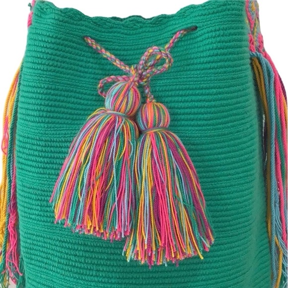 Handmade Wayuu Mochilla Green Bucket Bag - Picture 4 of 13